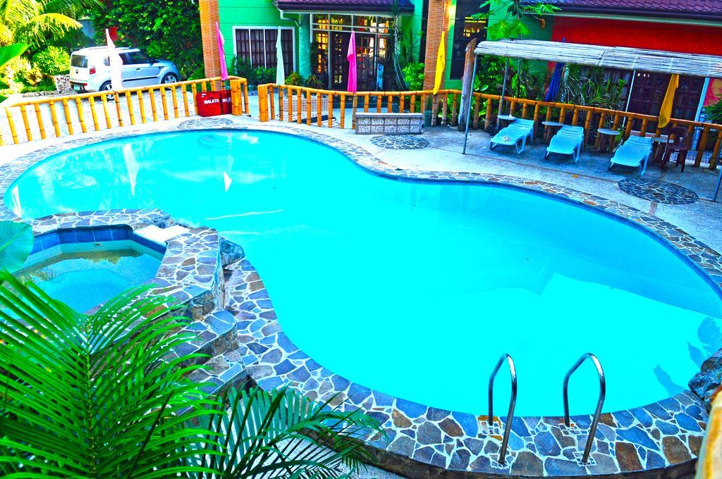 לובוק Stefanie Grace Paradise Inn מראה חיצוני תמונה
