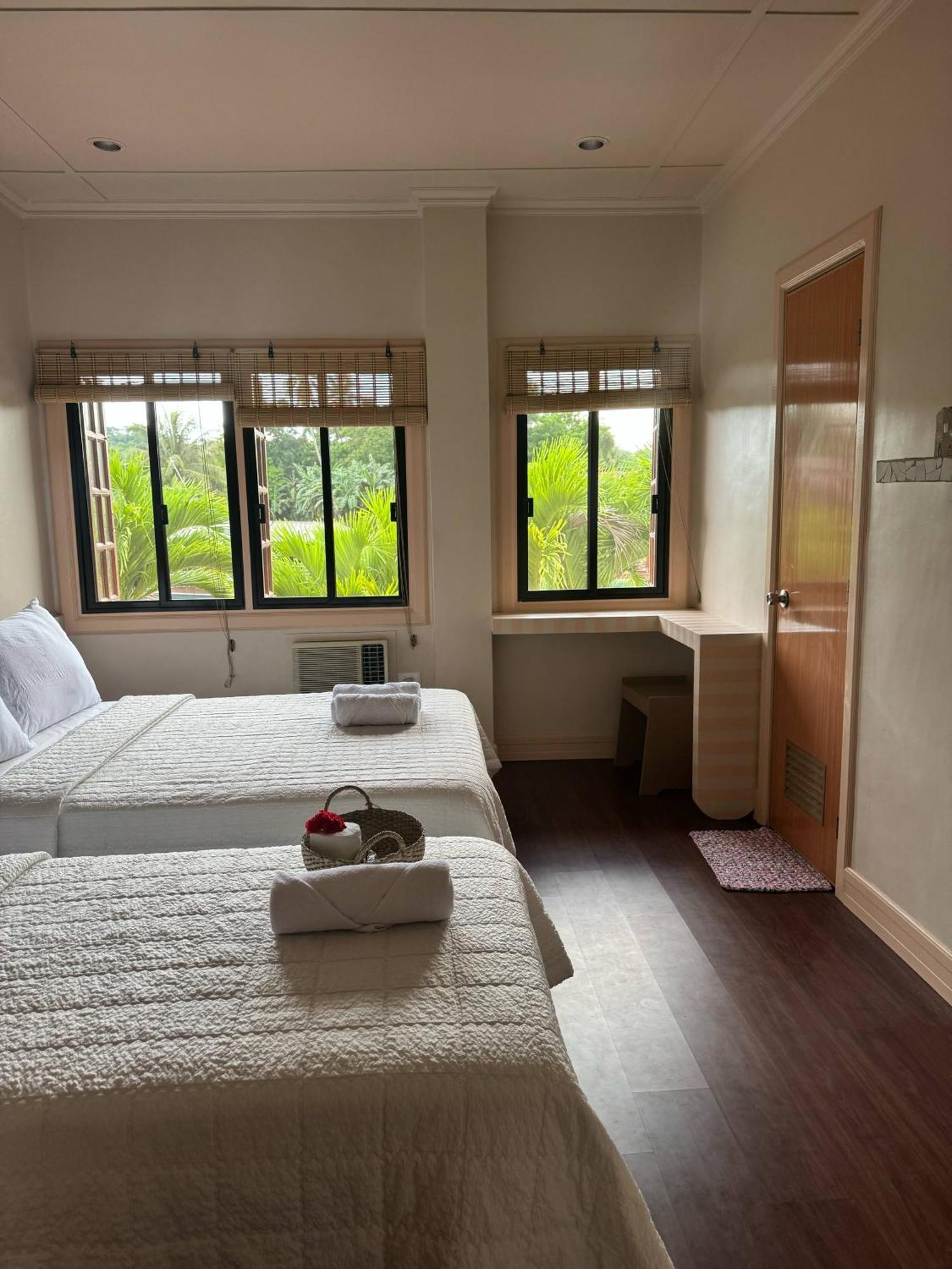 לובוק Stefanie Grace Paradise Inn מראה חיצוני תמונה
