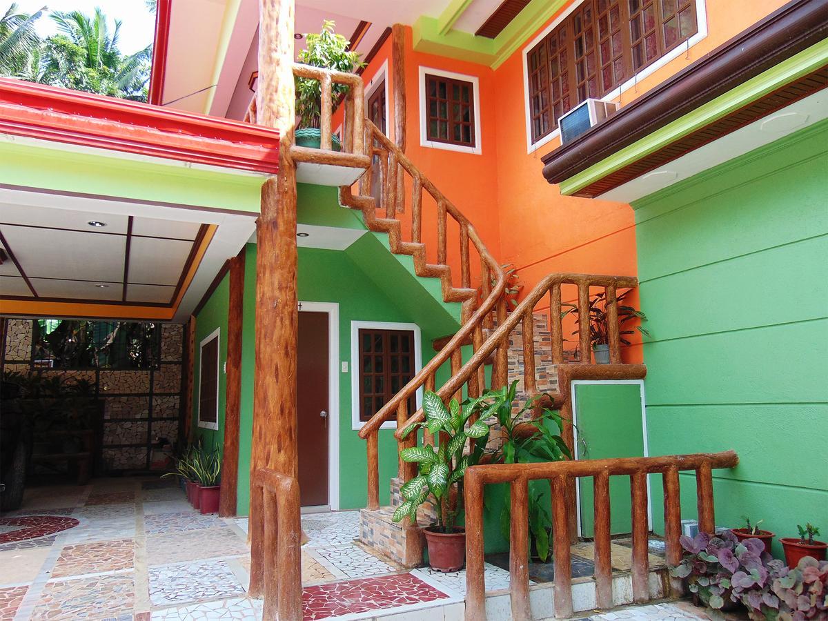 לובוק Stefanie Grace Paradise Inn מראה חיצוני תמונה