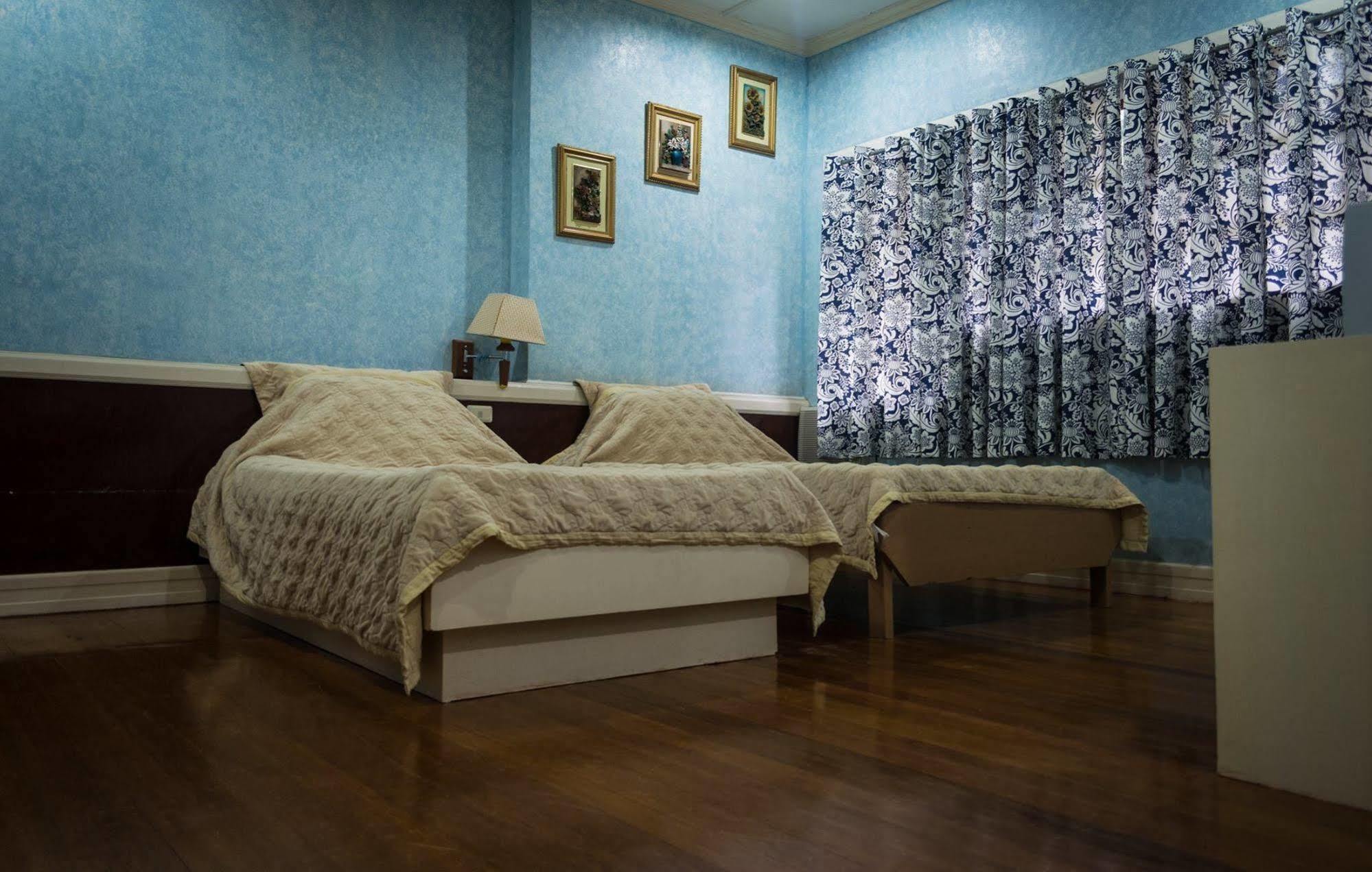 לובוק Stefanie Grace Paradise Inn מראה חיצוני תמונה